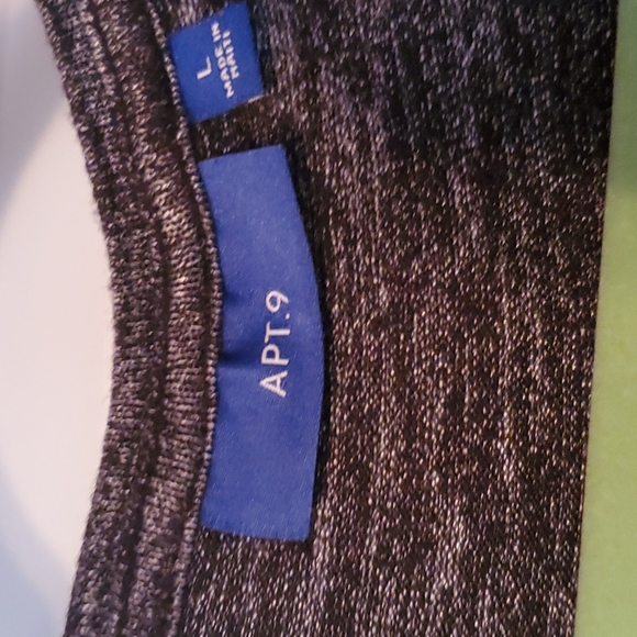 Apt 9 top - Picture 2 of 4